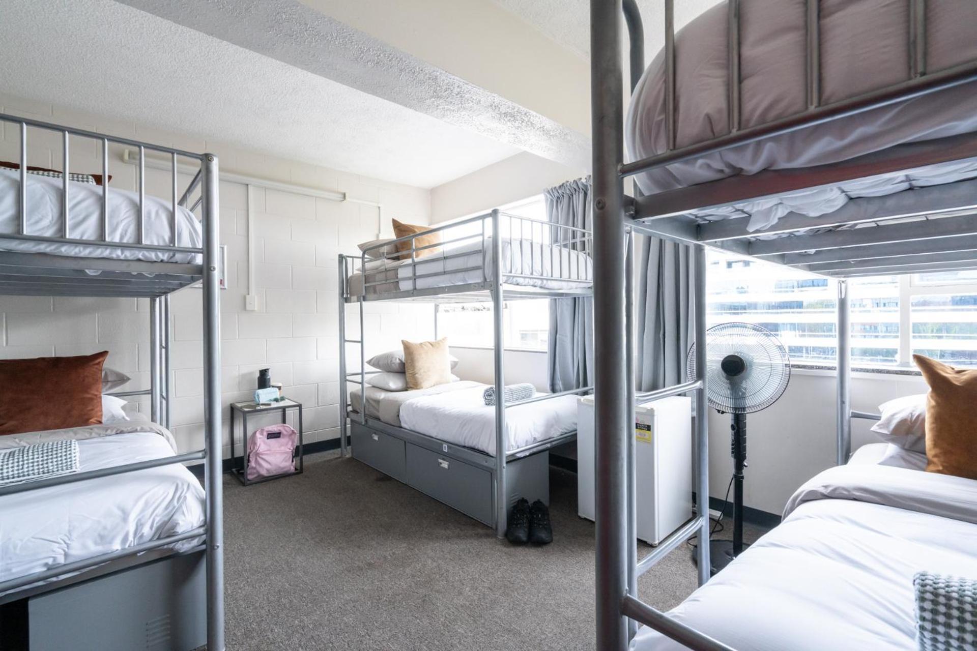 Bed 6 Bed Mixed Dormitory Room