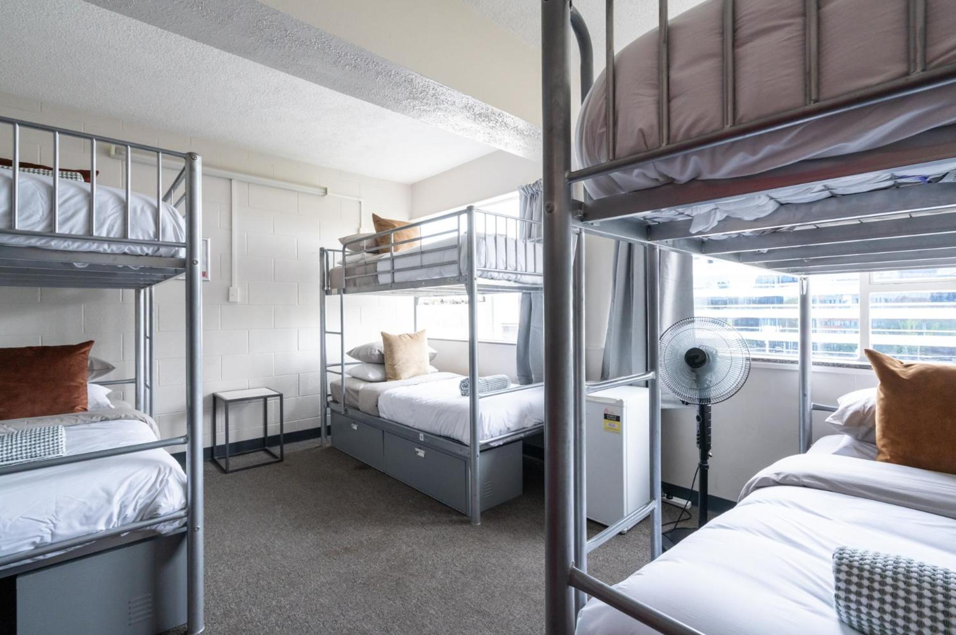 Bed 6 Bed Mixed Dormitory Room